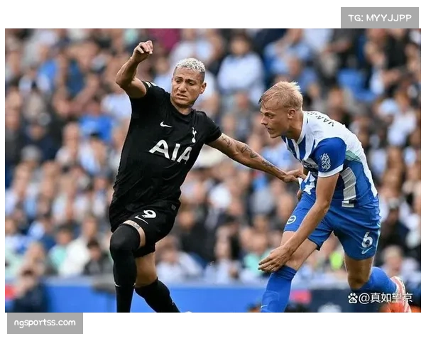 裁判伊斯特误将布朗红牌罚下 曼联受益点球胜桑德兰引争议